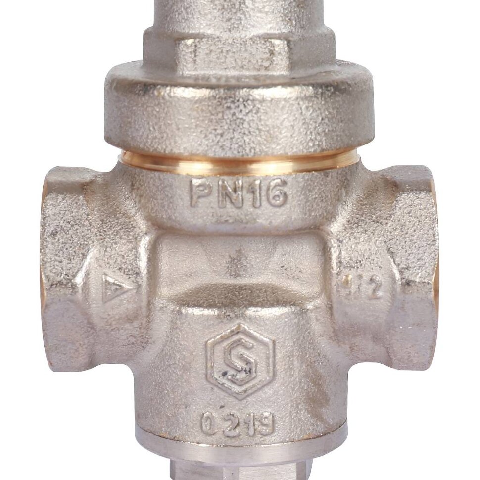 SVS-1009-000015 STOUT Редуктор давления PN16 вн/вн 1/2  без подкл. манометра